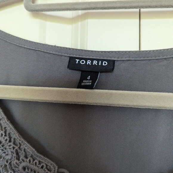 TORRID Textured Woven Crochet Detail Top SIZE 4 - Picture 3 of 3
